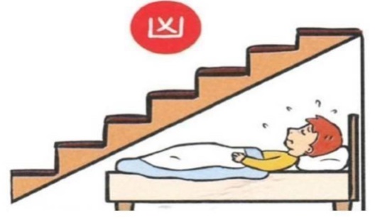 床楼梯下方.jpg